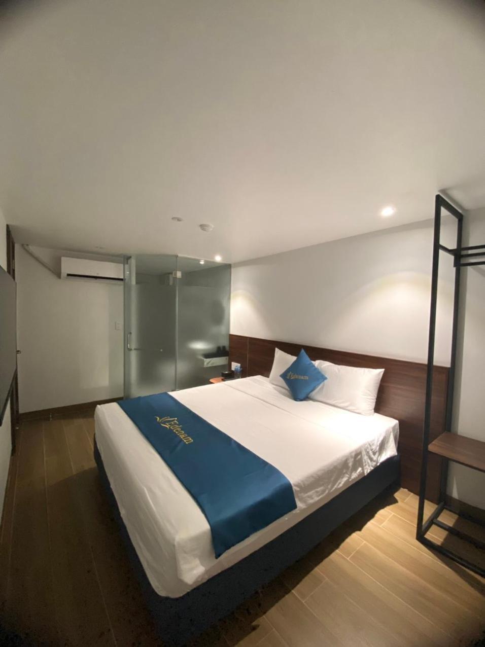 Elysinam Boutique Hotel Ha Long Room photo