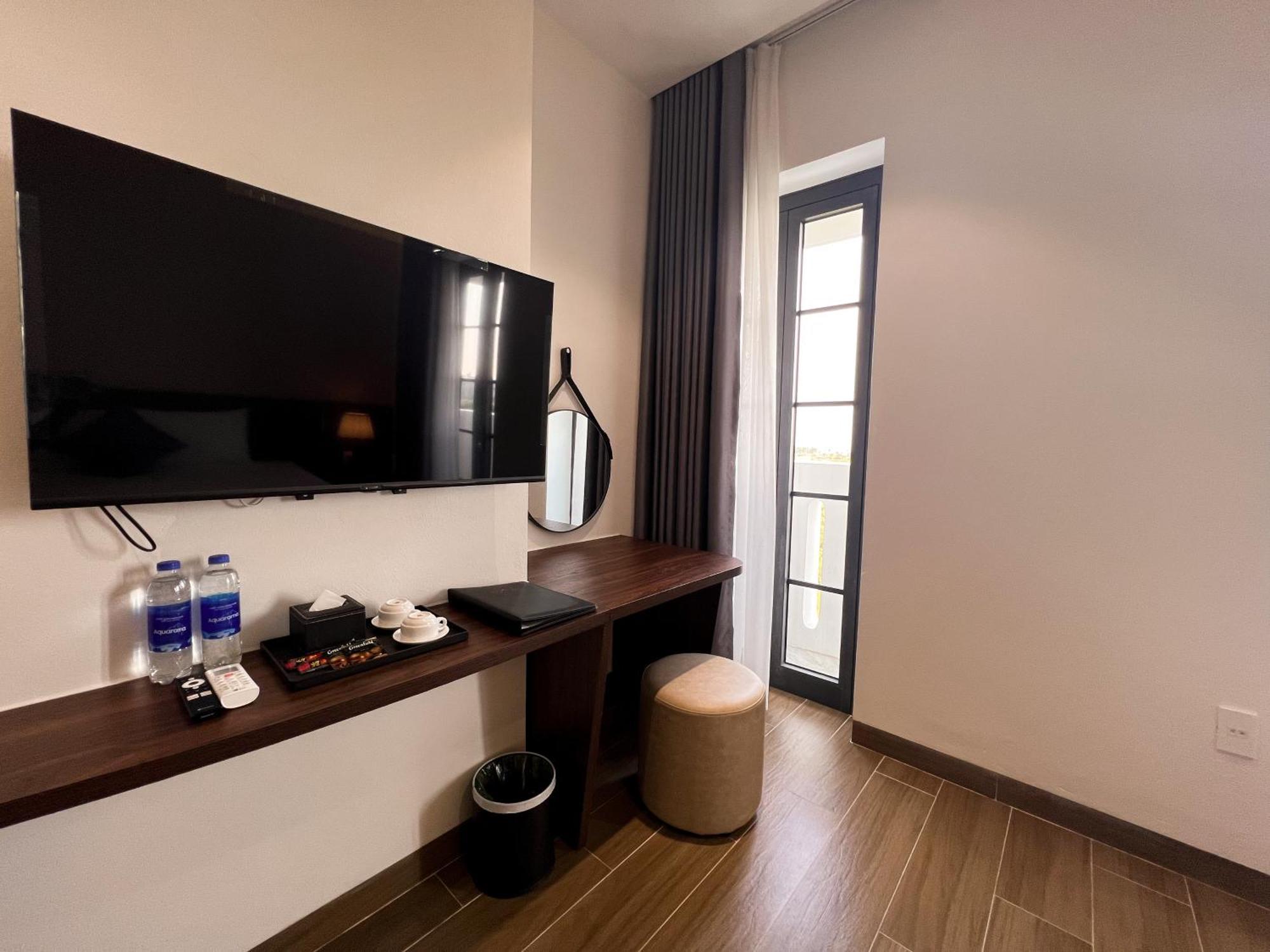 Elysinam Boutique Hotel Ha Long Room photo