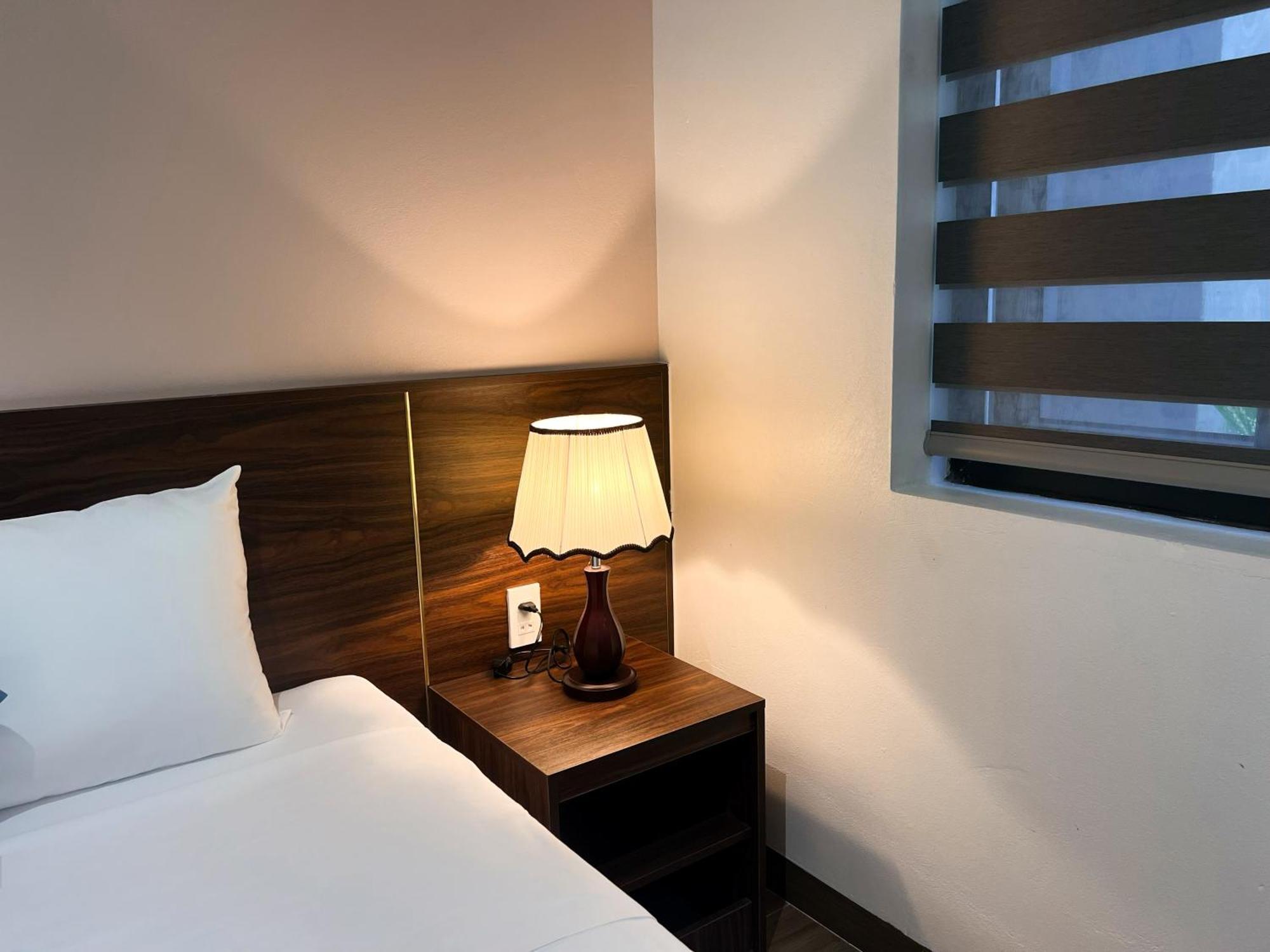 Elysinam Boutique Hotel Ha Long Room photo
